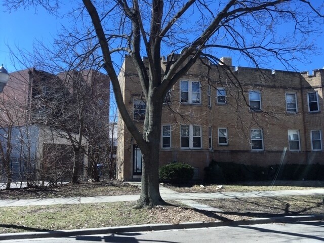property at 3730 N Christiana Ave