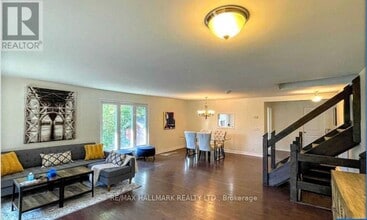 30 Rosehill Dr in Whitchurch-Stouffville, ON - Building Photo - Building Photo