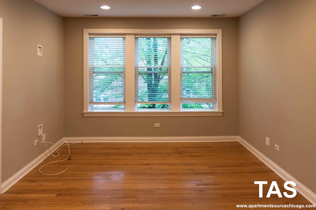 3804 N Marshfield Ave, Unit 2 in Chicago, IL - Building Photo - Building Photo