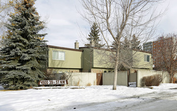 4500 39th St NW in Calgary, AB - Building Photo - Building Photo