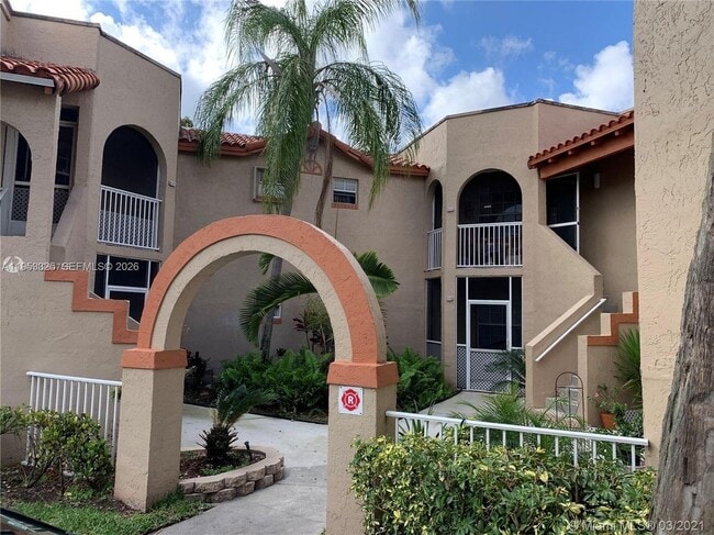 433 SW 86th Ave in Pembroke Pines, FL - Foto de edificio - Building Photo