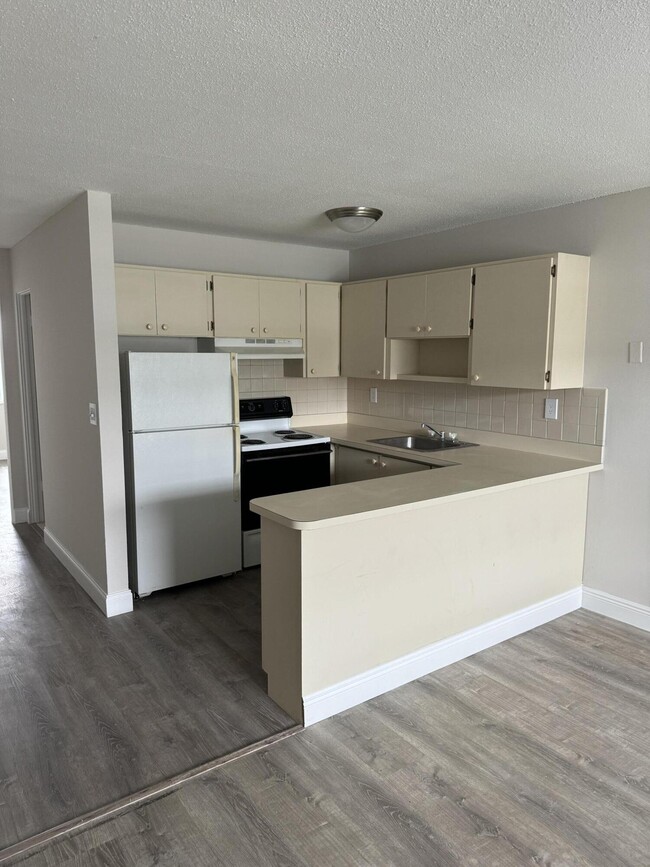 property at 2716 Vandiver Dr