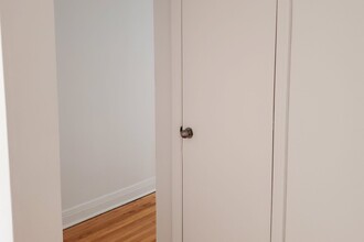 4825 Ste-Catherine in Montréal, QC - Building Photo - Building Photo