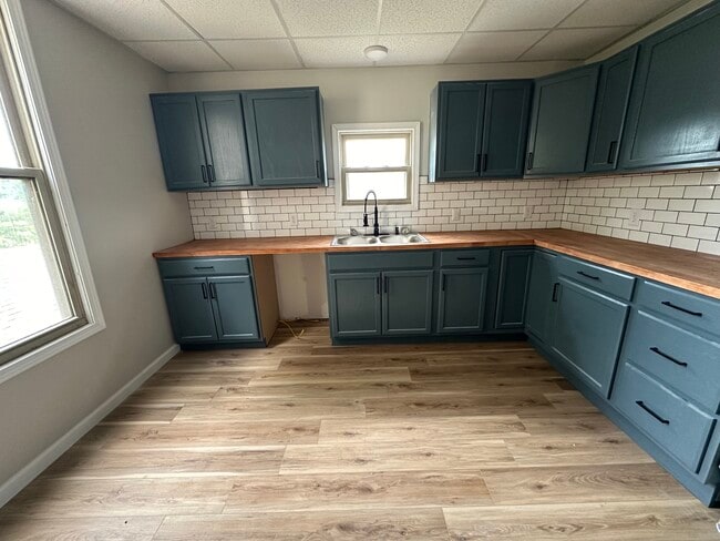 property at 434 N 7th St