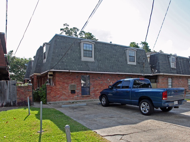 317-321 Clearview Pky in Metairie, LA - Foto de edificio - Building Photo