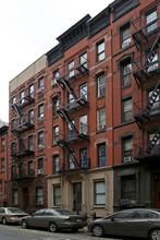 226 W 16th St in New York, NY - Building Photo - Building Photo