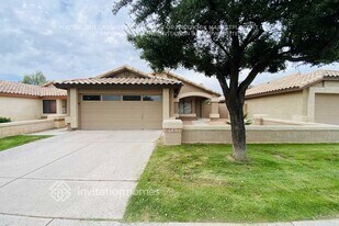 74 S Crestview St in Chandler, AZ - Building Photo