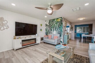 3715 98th Ave N in Pinellas Park, FL - Foto de edificio - Building Photo