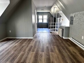 24 Wegman Pkwy in Jersey City, NJ - Building Photo - Building Photo
