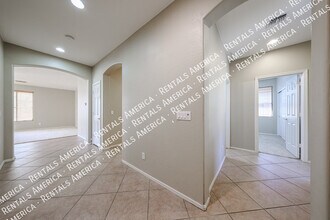 103 W Hawk Way in Chandler, AZ - Building Photo - Building Photo