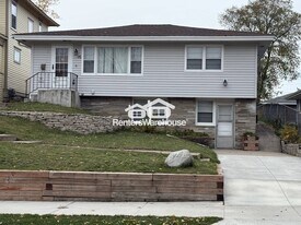 26 15th Ave N in Hopkins, MN - Building Photo