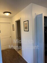 2725 E Maple Rd in Birmingham, MI - Building Photo - Building Photo