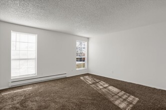 16651 E Arizona Pl in Aurora, CO - Building Photo - Building Photo