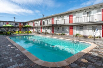 Royal Gardens Apartments in Livermore, CA - Foto de edificio - Building Photo