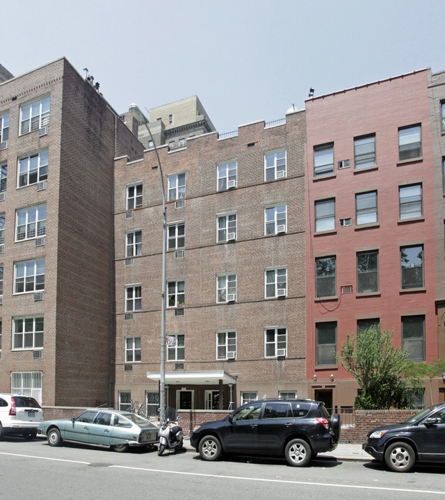 317 W 29th St in New York, NY - Building Photo