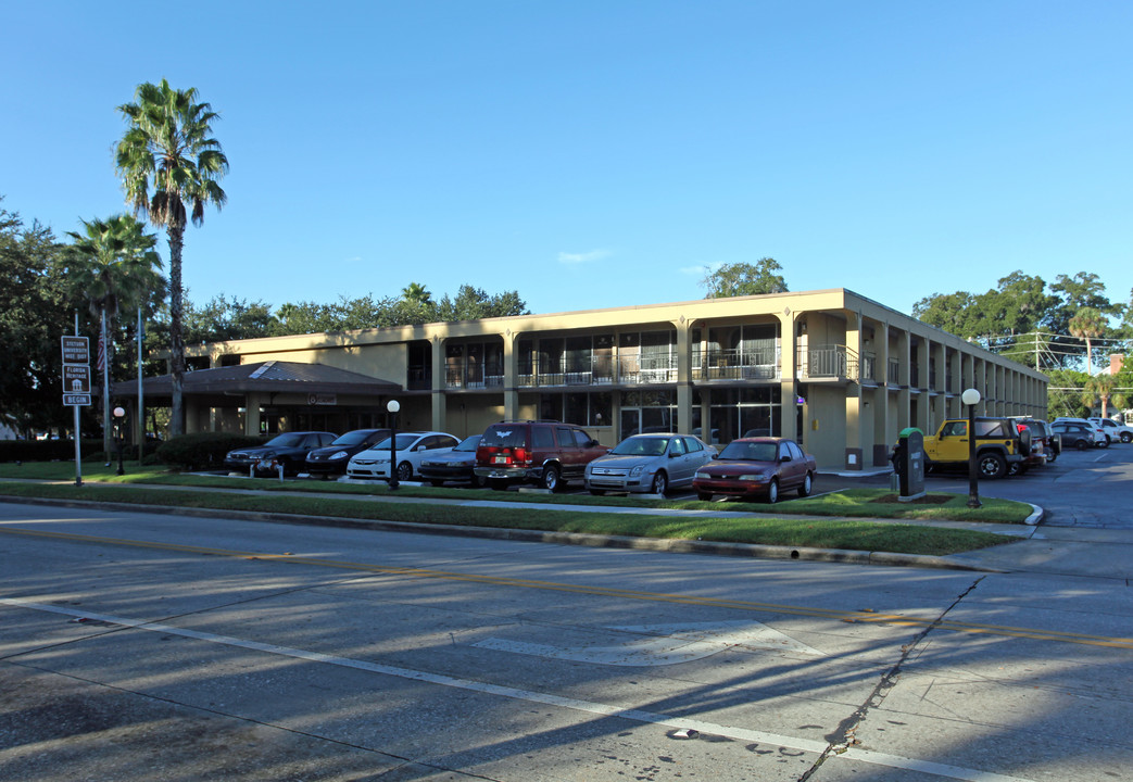 University Hall in DeLand, FL - Building Photo