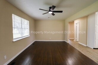 225 S Walnut St in Oologah, OK - Building Photo - Building Photo