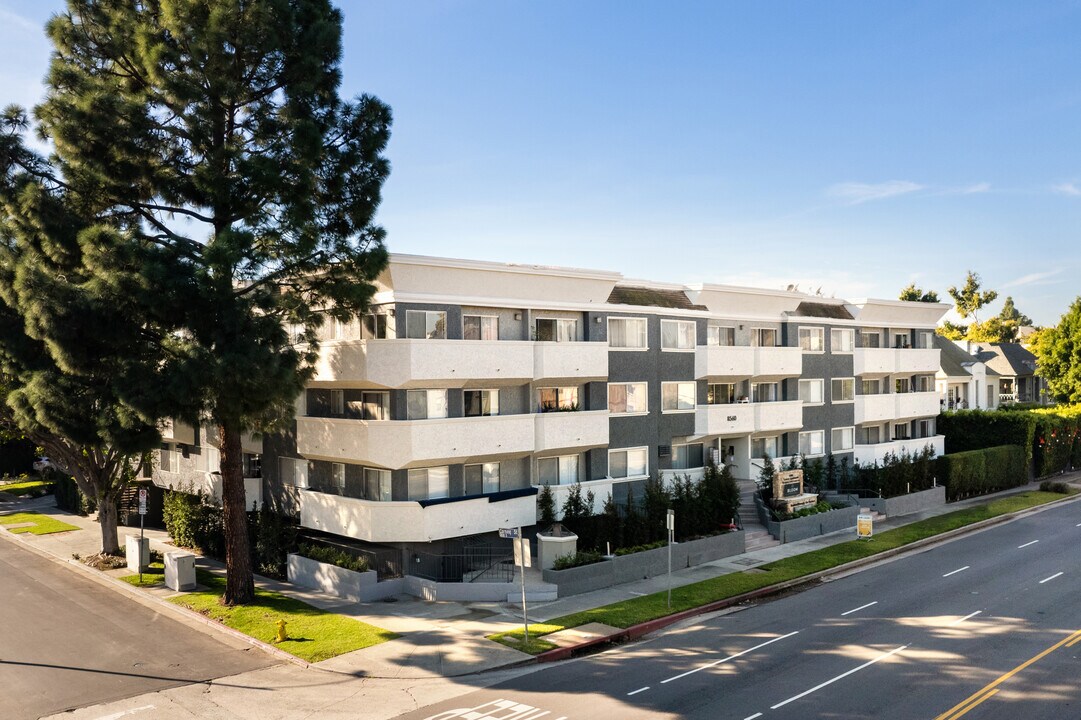 Bloom Beverly Hills in Los Angeles, CA - Foto de edificio