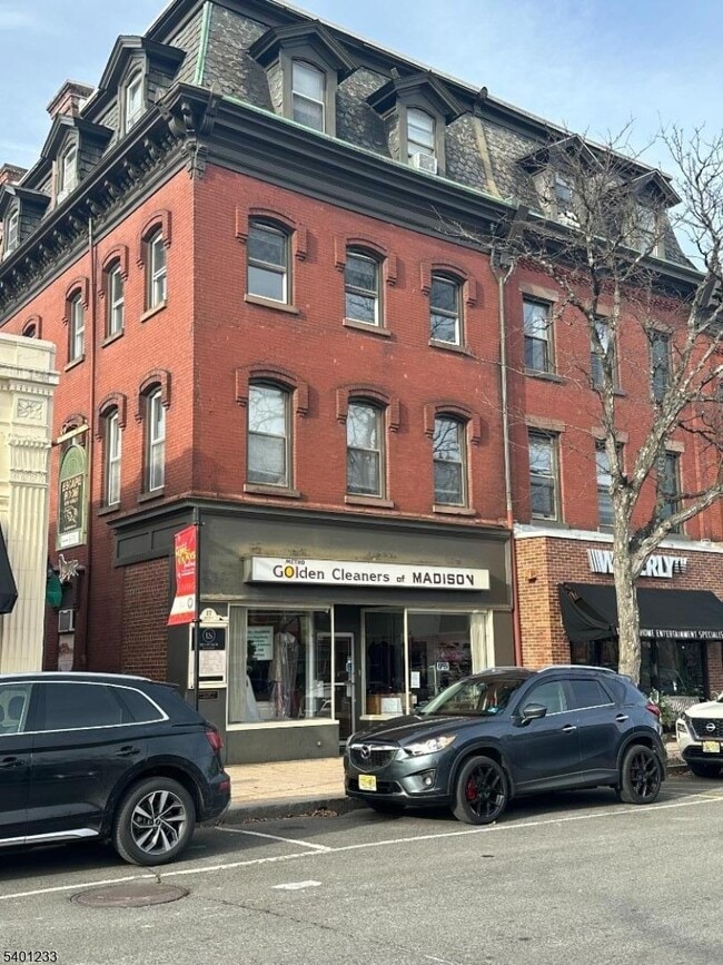 property at 17 Waverly Pl