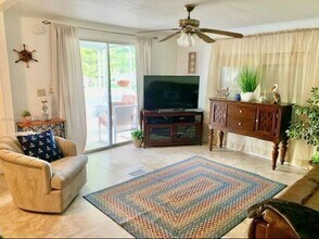 613 N Emerald Dr in Key Largo, FL - Building Photo - Building Photo