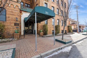 310 Riverside Blvd in Long Beach, NY - Foto de edificio - Building Photo