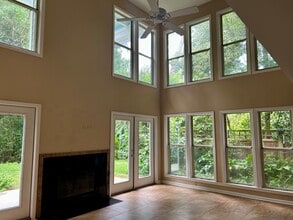 1488 Mitchell Ave in Tallahassee, FL - Foto de edificio - Building Photo