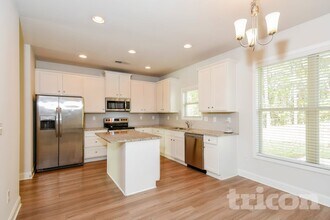 16 Ireland Pt in Dallas, GA - Foto de edificio - Building Photo