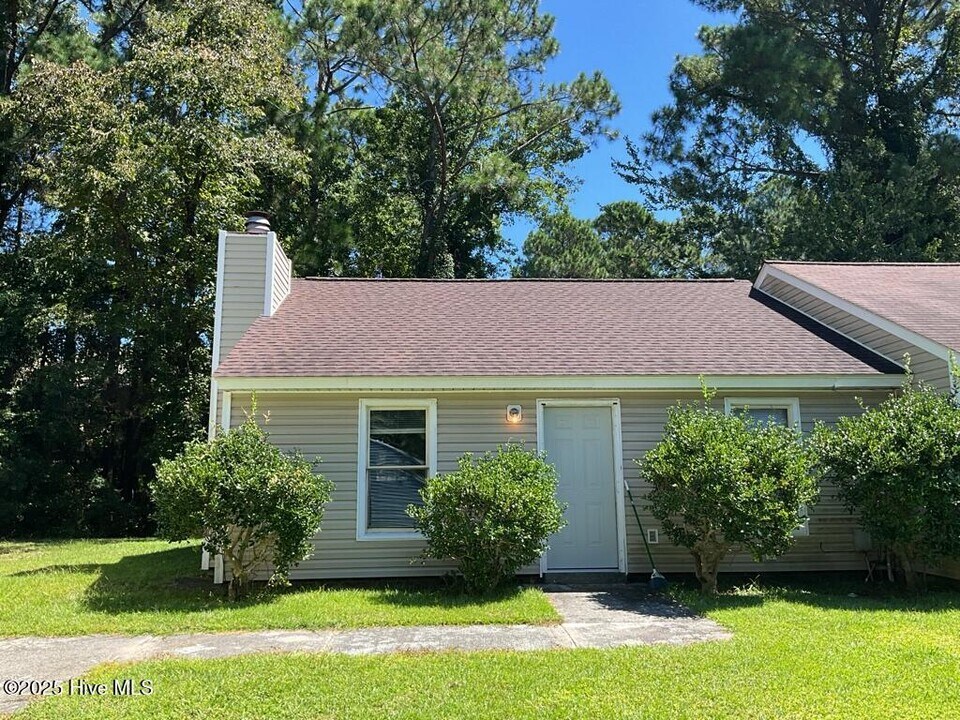 166 Corey Cir in Jacksonville, NC - Building Photo