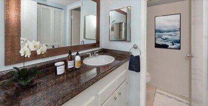 4822 Ocean Blvd, Unit 2D in Siesta Key, FL - Building Photo - Building Photo