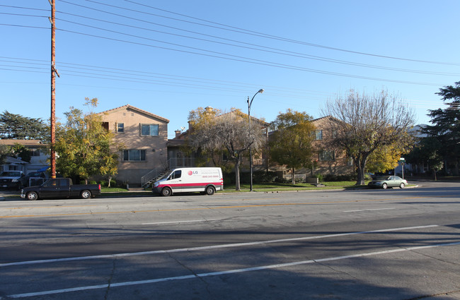 2001-2009 W Victory Blvd in Burbank, CA - Building Photo - Building Photo