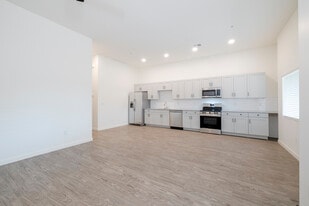 North Glen 38 in Phoenix, AZ - Building Photo