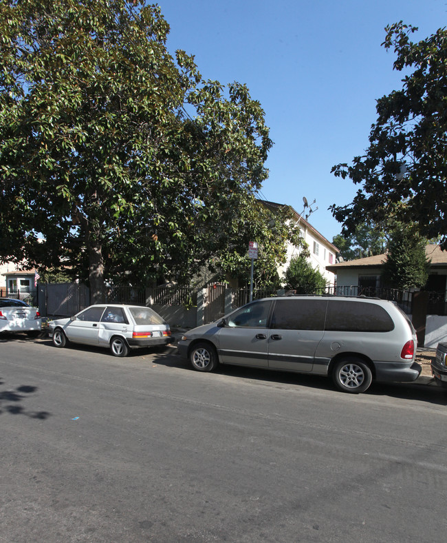 1262 N Ardmore Ave in Los Angeles, CA - Building Photo - Building Photo