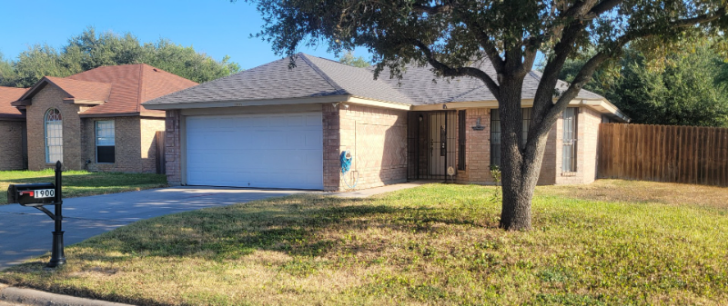 1900 Lark Ave in McAllen, TX - Building Photo