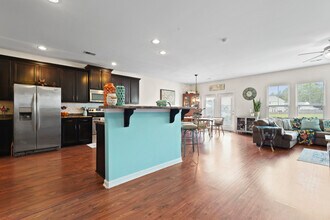 18 Millwood Lake Dr in Savannah, GA - Building Photo - Building Photo