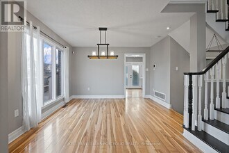 2340 Joshua Dr in Burlington, ON - Building Photo - Building Photo