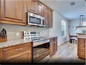 405 Alva Dr in Briarcliff, TX - Building Photo - Building Photo