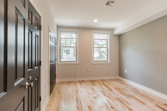 1245 N Myrtlewood St in Philadelphia, PA - Building Photo - Building Photo