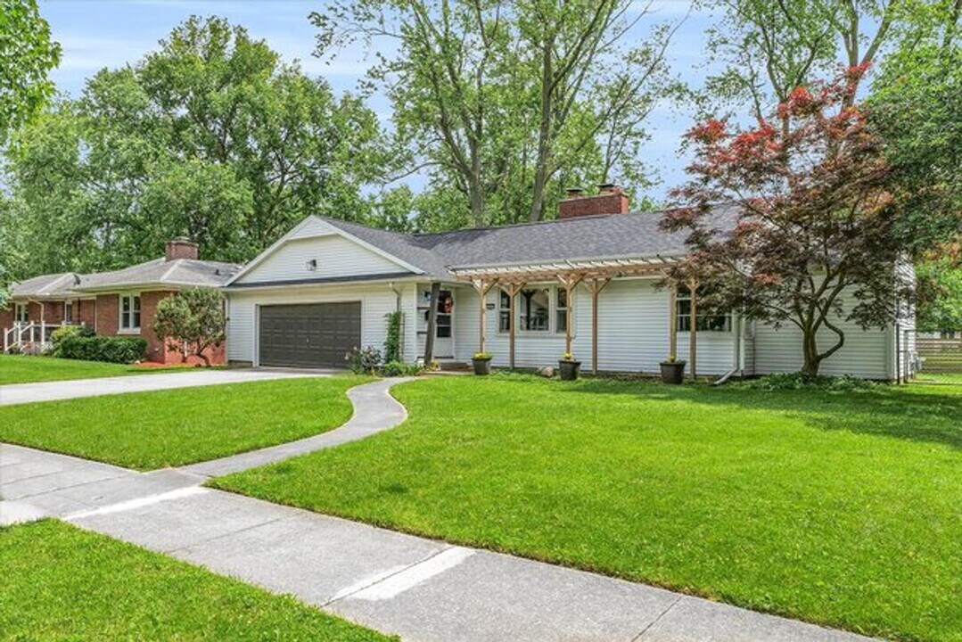 1207 W University Ave in Champaign, IL - Building Photo