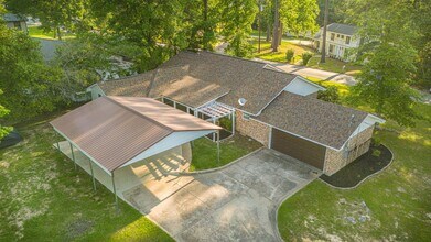 403 E Lake Dr in Livingston, TX - Foto de edificio - Building Photo