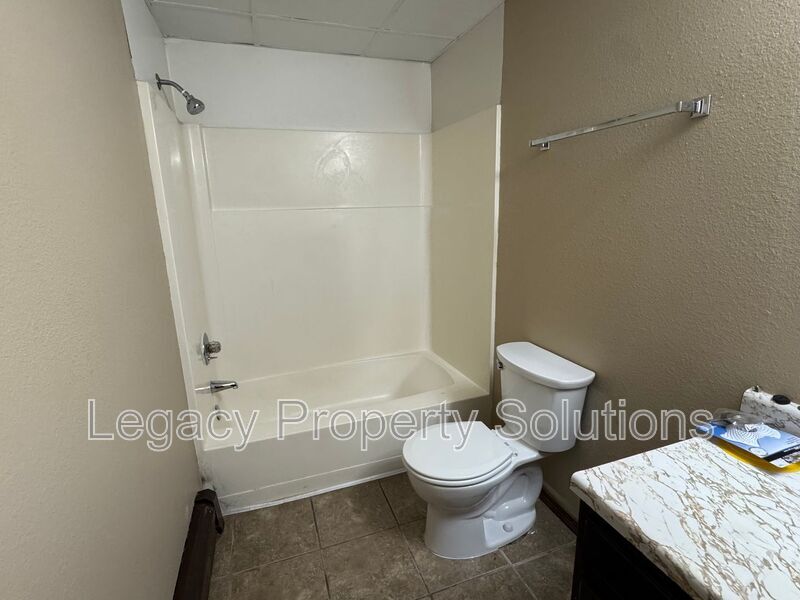 1011 S 3rd St in Bismarck, ND - Building Photo