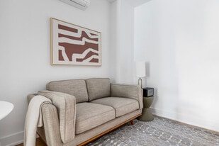 307 W 39th St in New York, NY - Building Photo