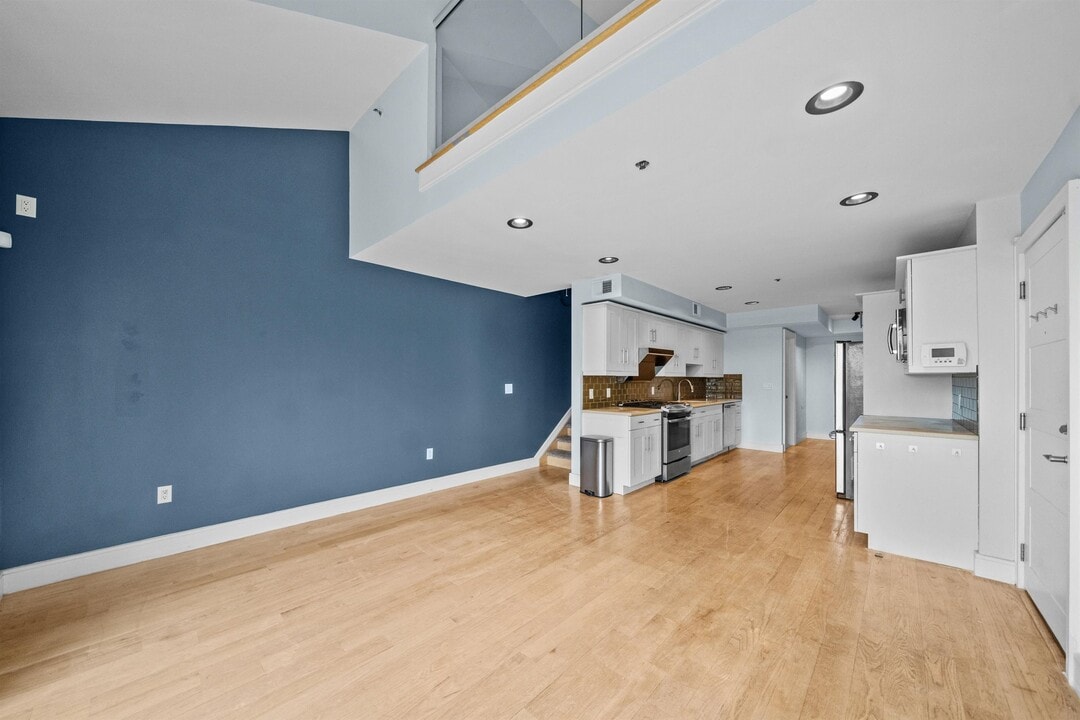 8917 River Rd in North Bergen, NJ - Building Photo