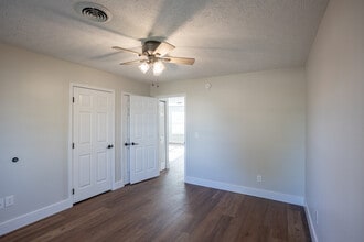 Sunnydale Acres in Bowling Green, KY - Building Photo - Interior Photo