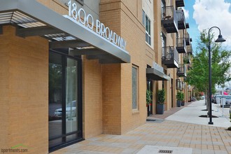 1800 Broadway in San Antonio, TX - Foto de edificio - Building Photo