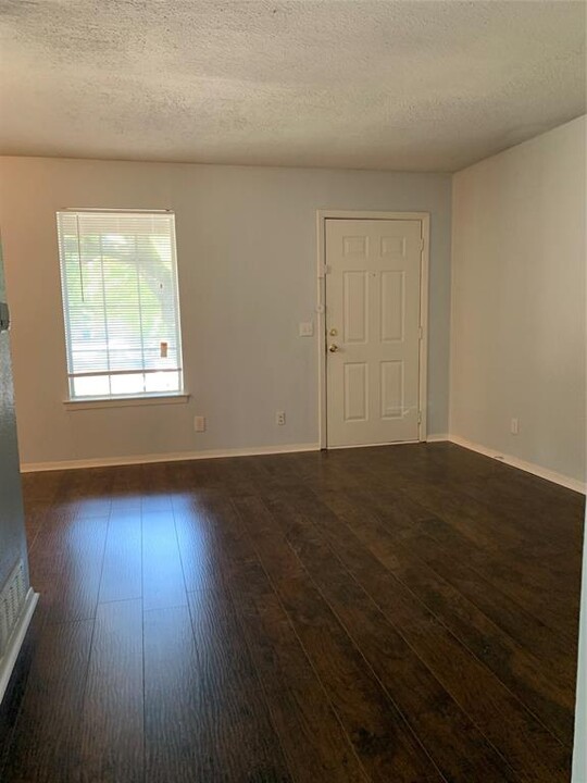 1500 E 15th St-Unit -06 in Plano, TX - Building Photo