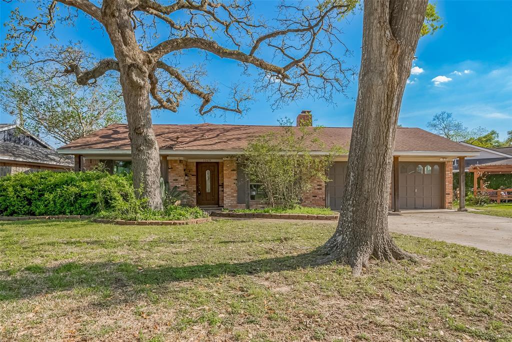 10619 Knoboak Dr in Houston, TX - Building Photo