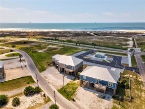 1913 Cadillac Ave in Dauphin Island, AL - Foto de edificio - Building Photo