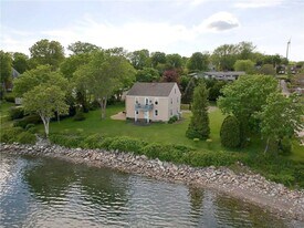 38 Morningside Ln in Portsmouth, RI - Building Photo