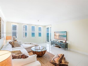 5401 Collins Ave, Unit # 1013 in Miami Beach, FL - Building Photo - Building Photo