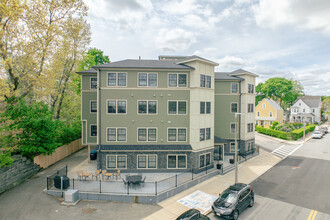 The Residences at Village Crossing in Roslindale, MA - Foto de edificio - Building Photo